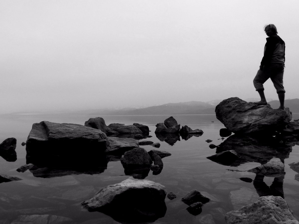 Smirnoff khám phá hồ Baikal ở vùng đông nam Siberia. Đây là hồ lâu đời nhất thế giới với 25 triệu năm, và sâu nhất thế giới với độ sâu 1.700 m.