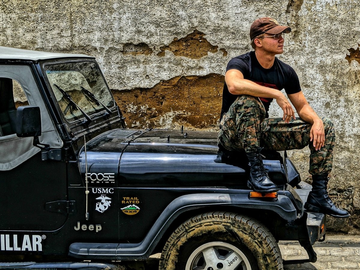 Ở tuổi 18 khi bắt đầu lên đường, Smirnoff không có nhiều kinh nghiệm du lịch. Anh chỉ nói được tiếng Nga và tiếng Trung.