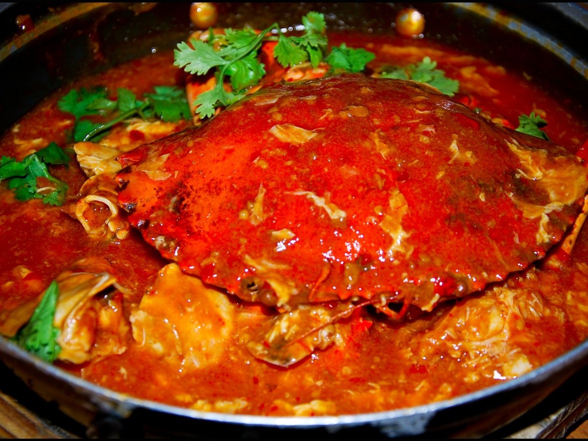 Cua xốt cay là món phải thử khi đến Singapore.