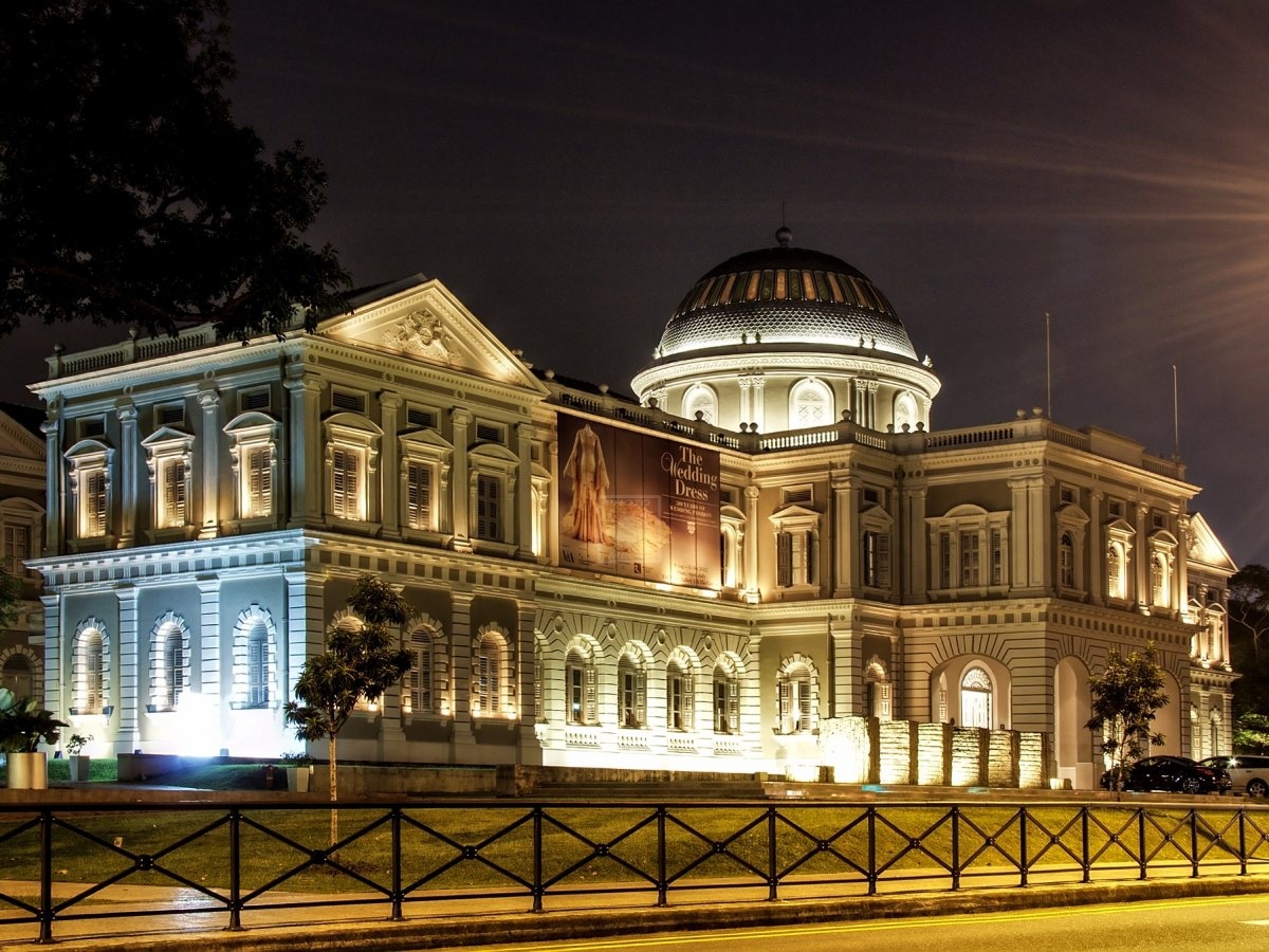 Vào những ngày mưa, bạn hãy đến bảo tàng quốc gia Singapore để thưởng thức những lễ hội sáng tạo như Night Festival, những buổi giới thiệu phim, hay triển lãm về lịch sử quốc đảo này.