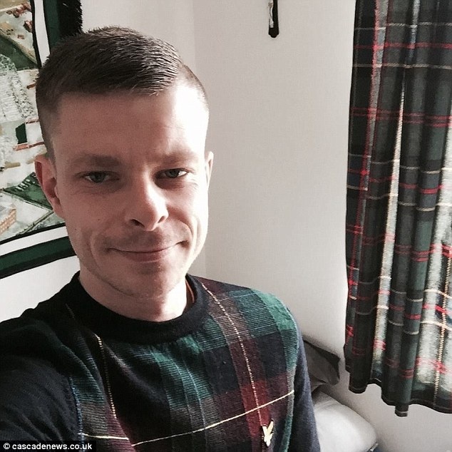 Hành khách James Gray người Scotland.