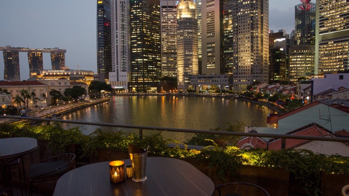 Nhung quan bar o Singapore ai cung muon den mot lan hinh anh