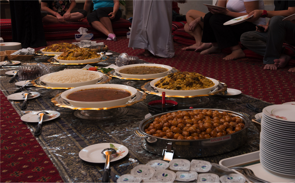 Trung tâm văn hóa Sheikh Mohammed: Nếu muốn tìm hiểu về văn hóa và lịch sử Dubai, đây là nơi bạn nên tìm đến. Trung tâm được tổ chức khoa học và nhiều thông tin bổ ích, từ phong cách ăn uống đến kiến trúc những ngôi nhà truyền thống hay phong tục địa phương. Du khách có thể tham gia một tour tham quan học hỏi, nếm thử đồ ăn, thảo luận về văn hóa, chính trị và các sự kiện đang diễn ra.