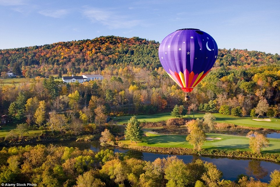 Chiêm ngưỡng phong cảnh mùa thu bên trên những khu rừng rực rỡ từ khinh khí cầu ở Vermont, Mỹ sẽ là trải nghiệm khó quên với bất cứ ai.
