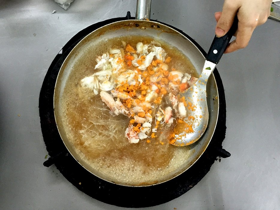 Món miến xào cua ở Quán Thúy 94.