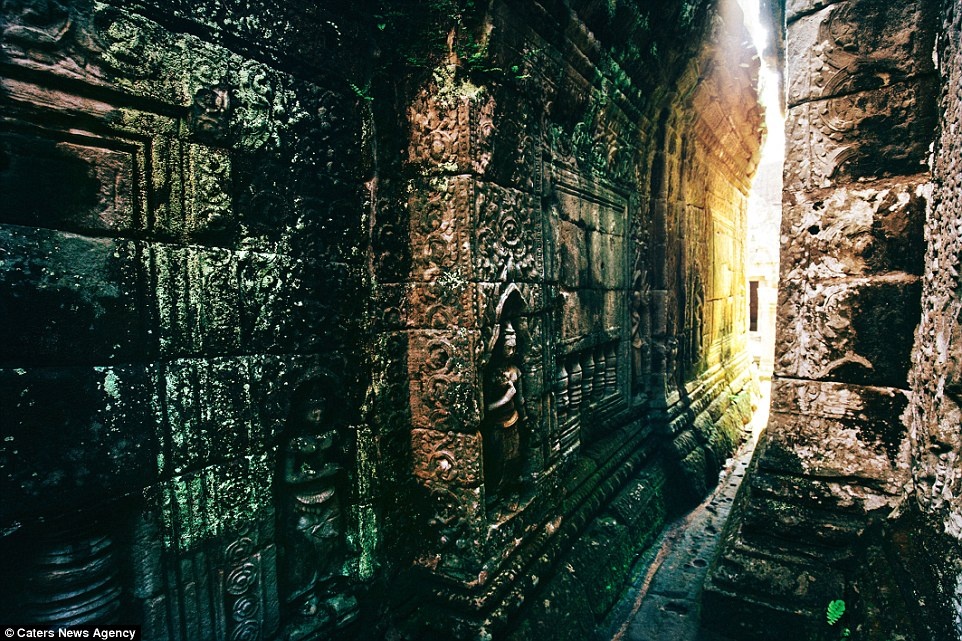 Ngoại thất của đền Bayon mang đậm dấu ấn kiến trúc Baroque của người Khmer.