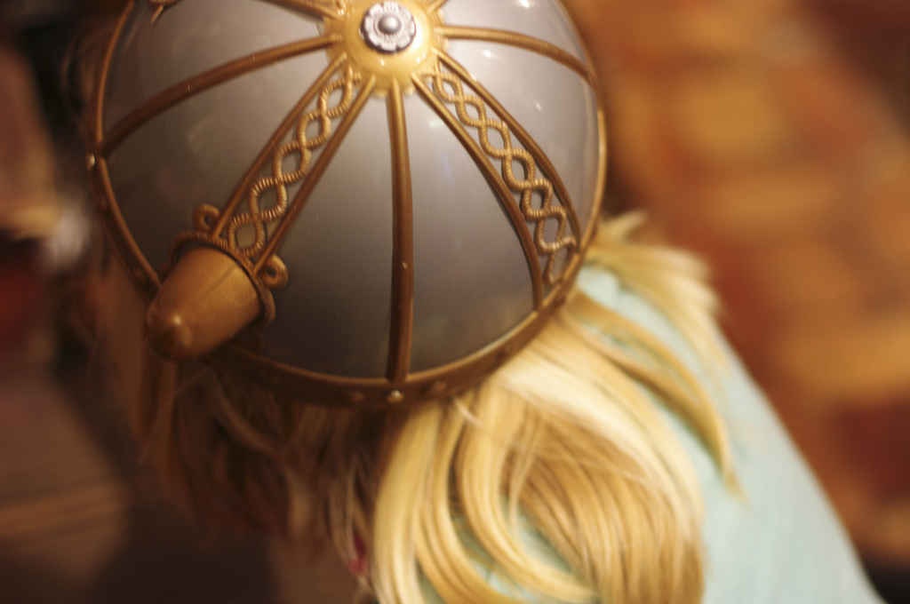 Thụy Điển: Du khách đến đây thường mua những chiếc mũ Viking hoặc túi Sandqvist vì đây là hai món đồ được bán nhiều nhất.