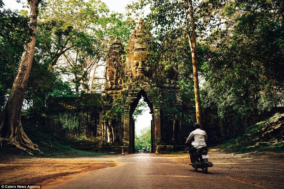 Ngay cả kiến trúc cổng đền Angkor Thom cũng vô cùng ấn tượng.