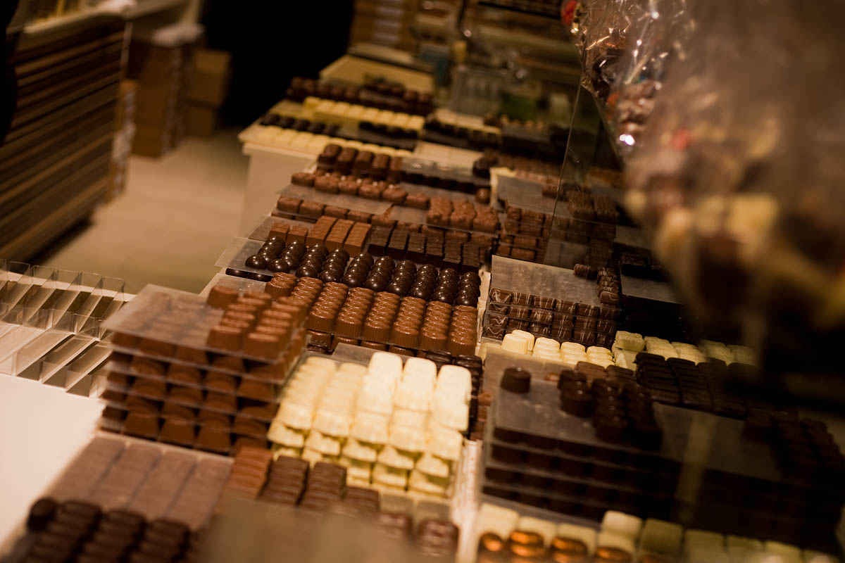 Bỉ: Phổ biến nhất ở đất nước này là chocolate. Ngoài ra, bạn có thể mua những chai bia ngon tuyệt ở đây về làm quà.