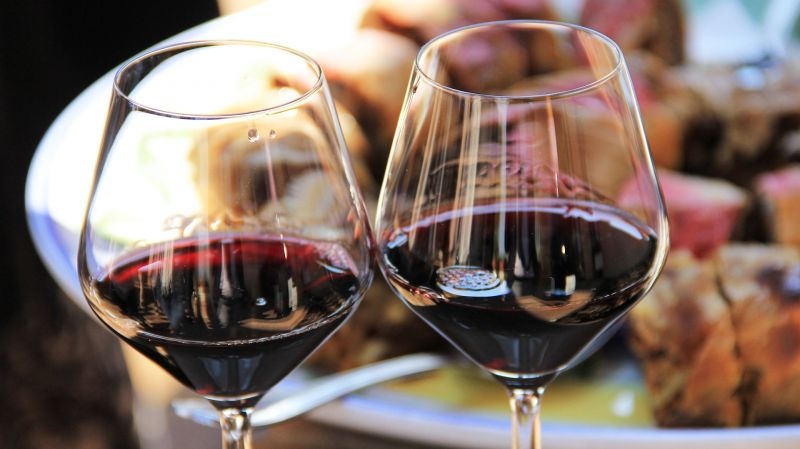 Mỗi vùng ở Italy lại có một loại rượu vang đặc trưng riêng, có thể kể đến như Montepulciano d’Abruzzohay Chianti.