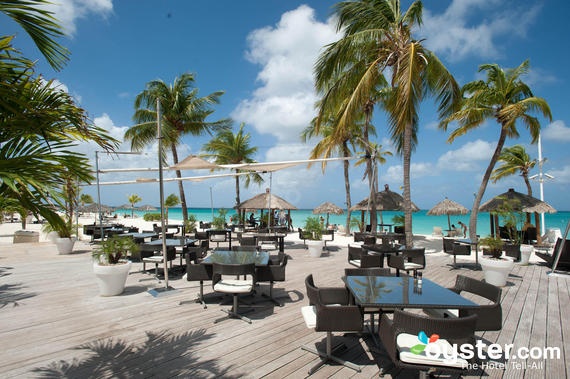 Bucuti & Tara Beach Resorts, Aruba: Khu nghỉ dưỡng lãng mạn này có 104 phòng và những bãi biển dài, được mở đã 25 năm. Các phòng ở đây đều có nội thất kiểu cách và các thiết bị hiện đại như laptop, máy tính bảng để khách thoải mái sử dụng.