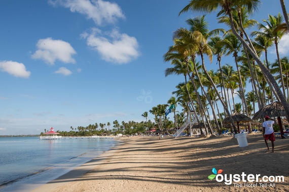 Luxury Bahia Principe Bouganville Don Pablo Collection, Dominican Republic: Khu resort gồm 244 phòng dành riêng cho người lớn. Ở đây có một bãi biển dài lý tưởng cho những cuộc tản bộ, một nơi riêng tư dành cho tiệc tối, du khách có thể ngắm cảnh hoàng hôn tuyệt đẹp trên vịnh.
