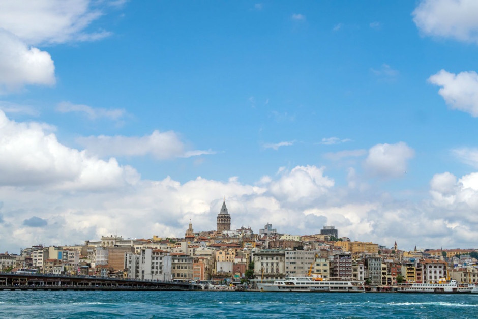 Quận Karaköy: Đây là một trong những điểm “nóng” nhất của thành phố. Các cửa hàng, cửa hiệu, quán bar vẫn tiếp tục mọc lên như nấm.
