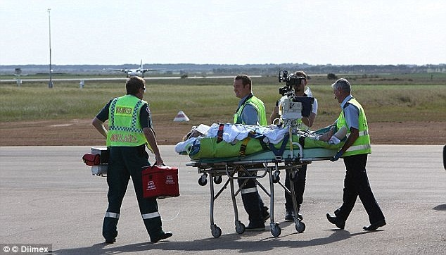 Một con cá mập bất ngờ tấn công anh 3 lần, cắn đứt cánh tay trái và bàn tay phải. Sau đó một con cá mập trắng khác tiếp tục tấn công anh. Pollard cố hết sức để bơi về phía bờ. Anh được 4 người cứu khi về tới bãi biển. Anh trải qua rất nhiều cuộc phẫu thuật và một năm đầy khó khăn. May mắn tay, cô bạn gái Claire vẫn luôn ở bên cạnh giúp anh vượt qua. 