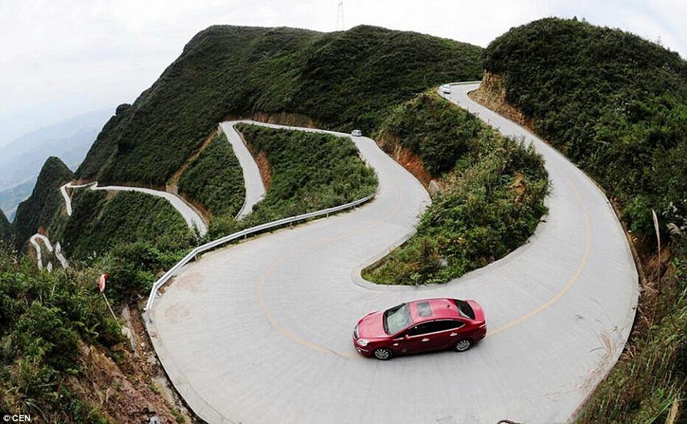 Chính quyền địa phương dự định dùng con đường để thu hút khách du lịch đến vùng núi heo hút này.