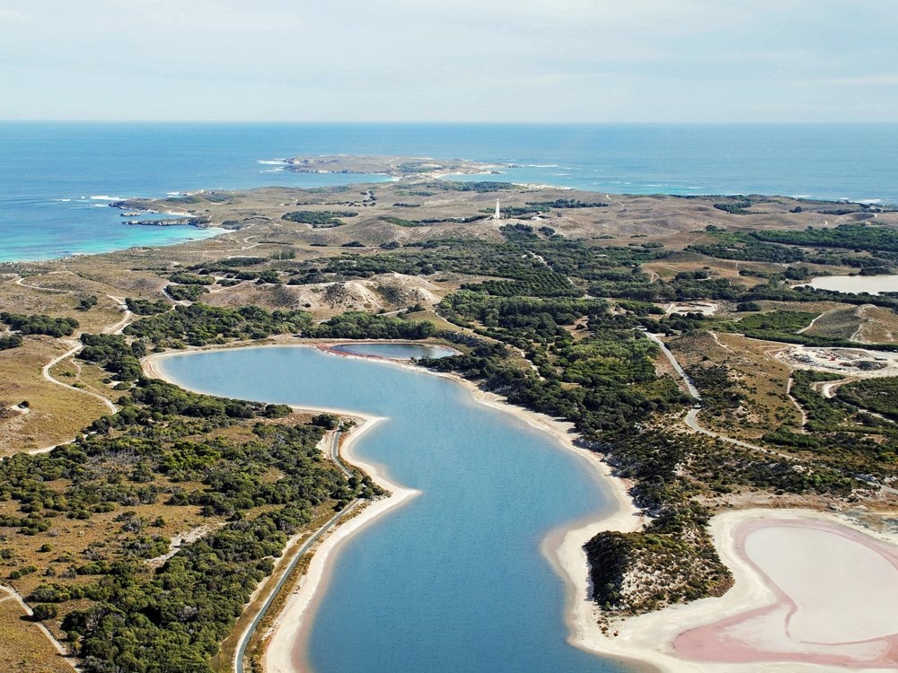 Đạp xe quanh các bờ biển xinh đẹp ở đảo Rottnest, Perth.