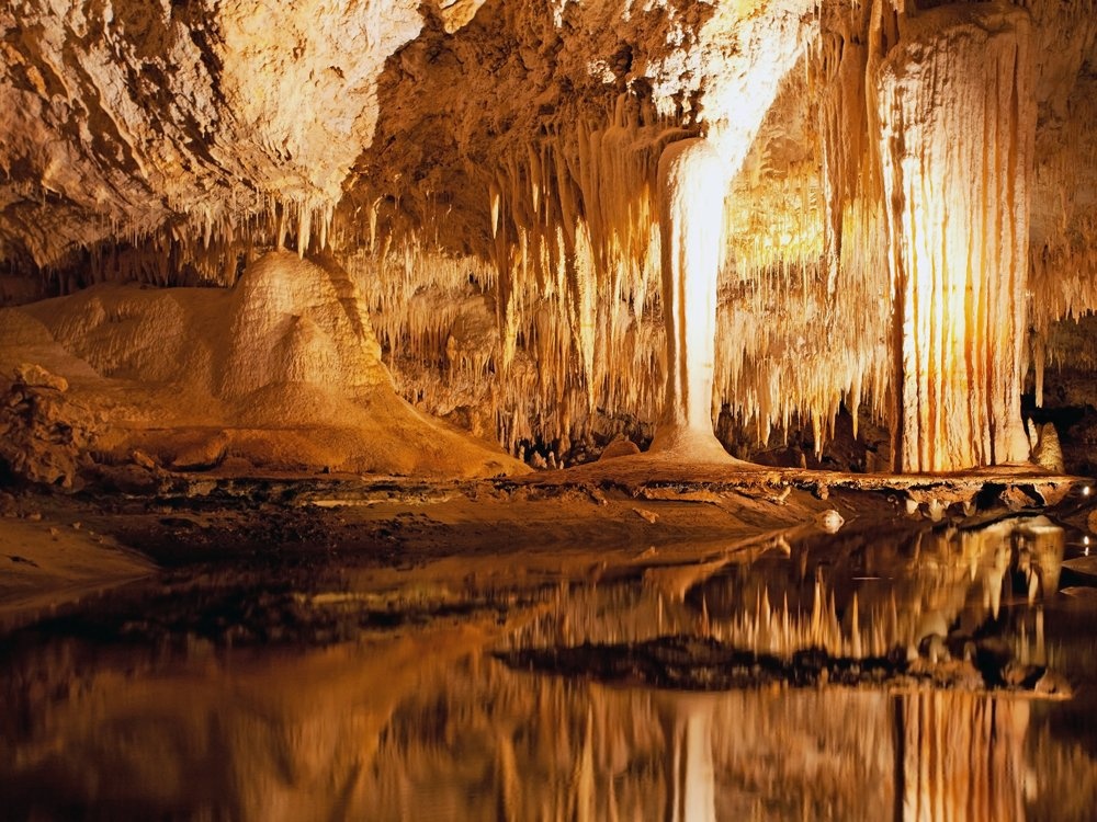 Khám phá hang động lộng lẫy ở Margaret River.