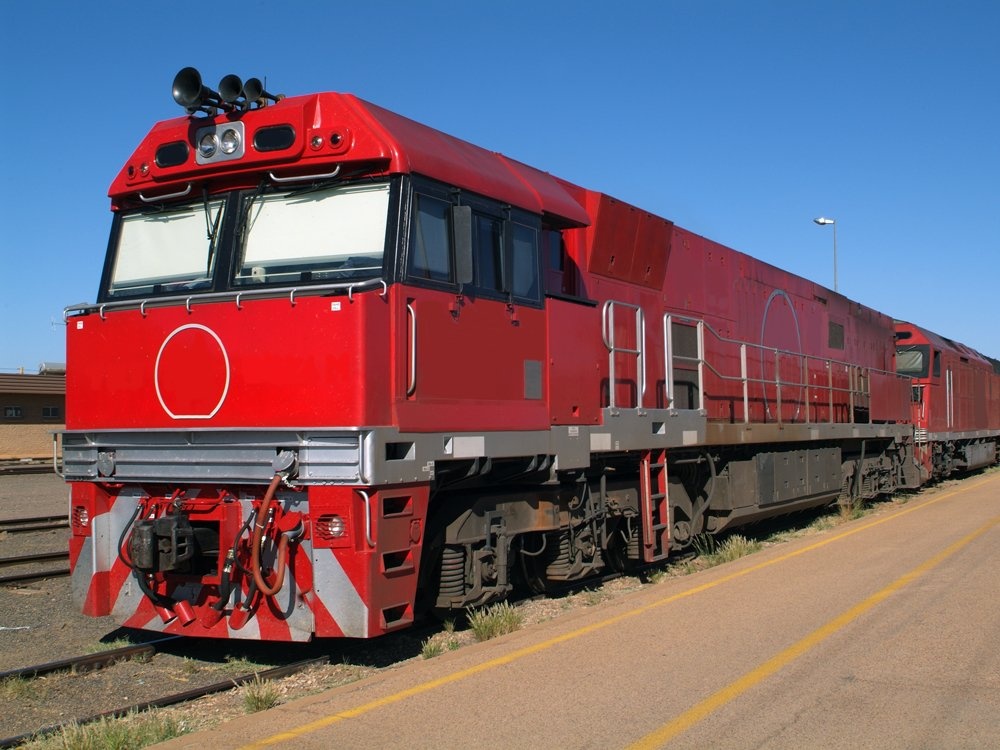 Thưởng ngoạn tour bằng tàu The Ghan, hành trình dài 3 ngày từ Darwin đến Adelaide.