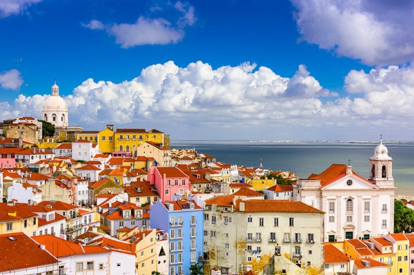 10. Lisbon, Bồ Đào Nha: Du khách đến đây có thể được sống trong không gian lịch sử với tháp Torre de Belem, một di sản văn hóa thế giới được UNESCO công nhận.