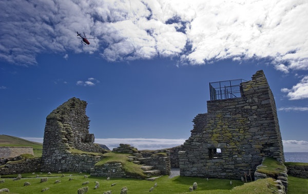 15. Jarlshof, Shetland, Scotland: Du khách có dịp được du lịch ngược thời gian 4.000 năm khi thăm khu di tích lịch sử Jarlshof.