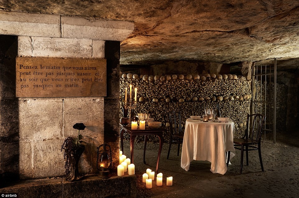 Để có cơ hội trải nghiệm ấn tượng này, du khách sẽ phải gửi một bài luận bằng tiếng Anh hoặc tiếng Pháp với nội dung diễn tả lý do tại sao mình dũng cảm, và gửi tới Airbnb trước ngày 20/10 tới.