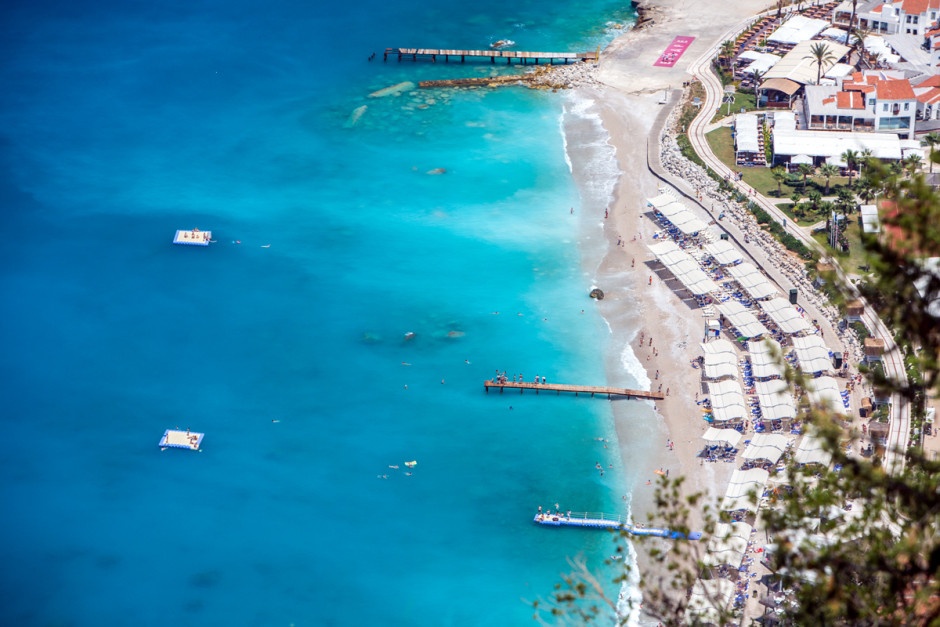 Vùng biển với rất nhiều sắc thái xanh.