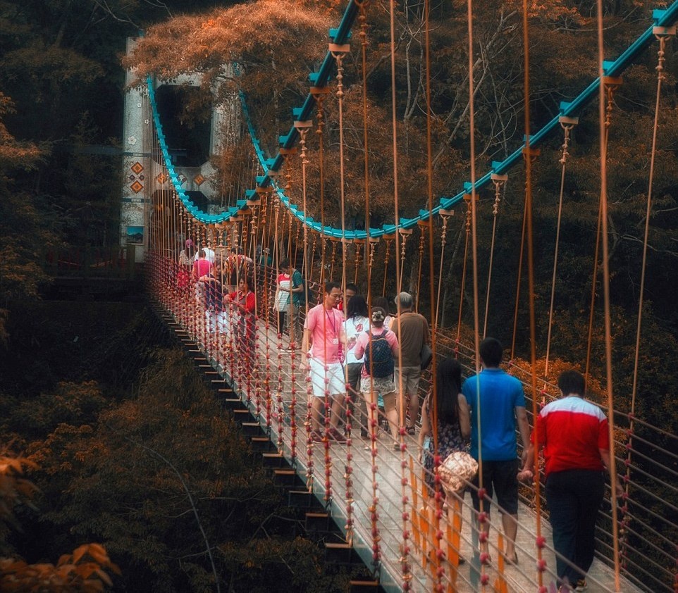 Cau kinh ngam canh dep nhu tranh ve o Dai Loan hinh anh