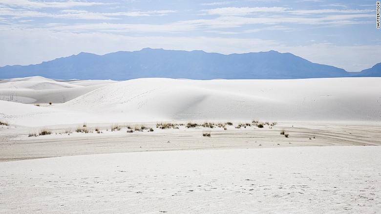 New Mexico lọt vị trí thứ 4 với những cồn cát trắng đẹp mê hồn, những nhà thờ xây bằng gạch bùn với nghệ thuật linh thiêng.