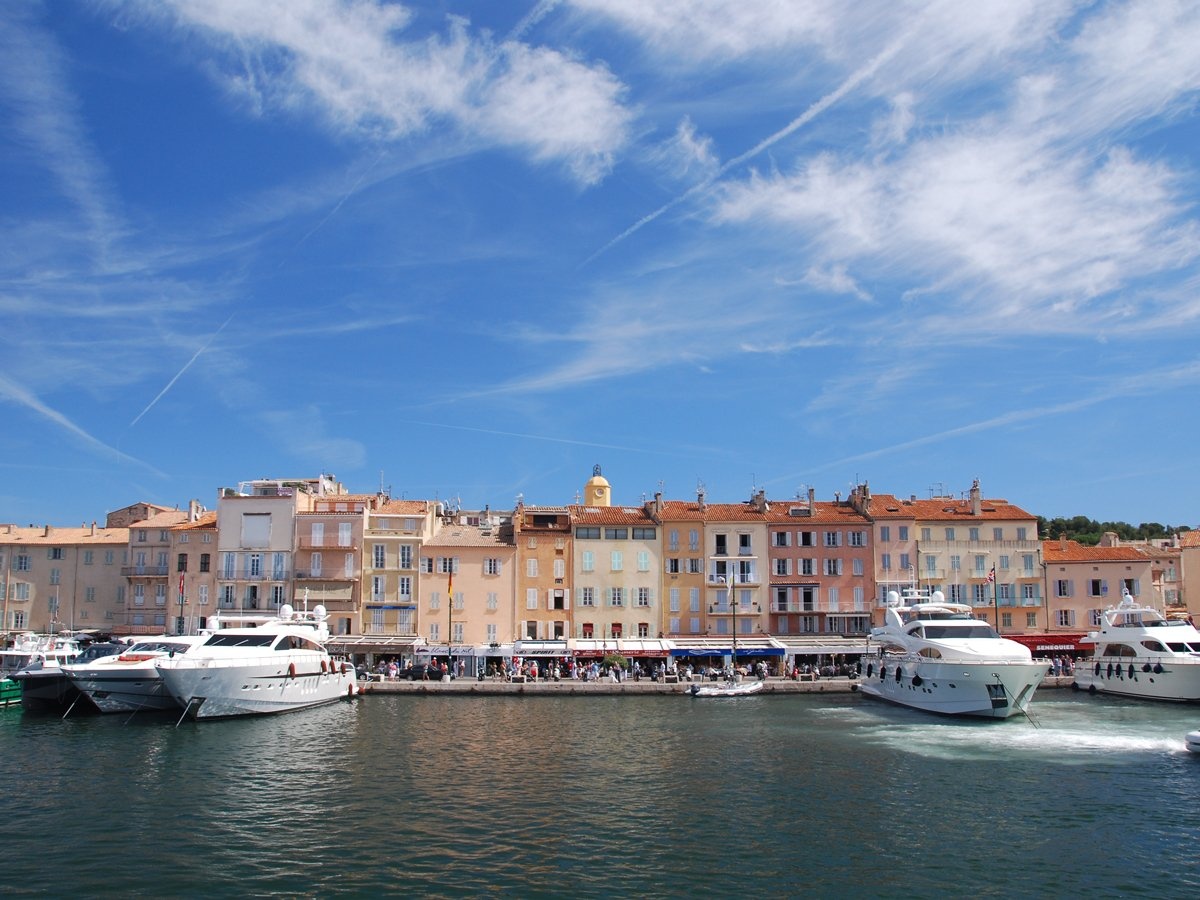 Đi thuyền quanh Saint-Tropez.