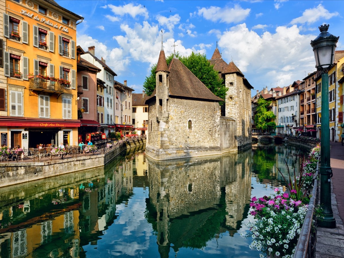 Đi dạo ở Annecy, một trong những thị trấn đẹp nhất ở dãy Alps.