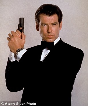 5. Pierce Brosnan (4 phim, 27 địa danh): Các địa danh anh từng xuất hiện như Cuba, London, St Petersburg, Arkhangelsk, Monte Carlo (Golden Eye), Oxford, London, Hamburg, Sài Gòn (Tomorrow Never Dies), Bilboa, London, Istanbul, Eilean Donnan, Scotland, Baku, Azerbaijan, Kazakhstan (The World Is Not Enough), Havana, Cuba, Iceland, London, North Korea, Hong Kong (Die Another Day).