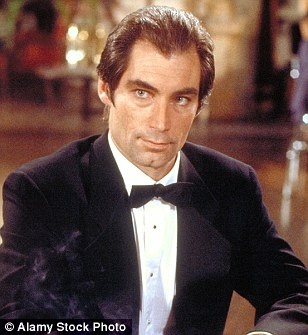 5. Timothy Dalton (2 phim, 10 địa danh): London, Buckinghamshire, Vienna, Bratislava, Tangier, Afghanistan, Gibraltar là các địa danh xuất hiện trong phim The Living Daylights, còn Florida, Bahamas, Panama là những cái tên quen thuộc trong License to Kill.