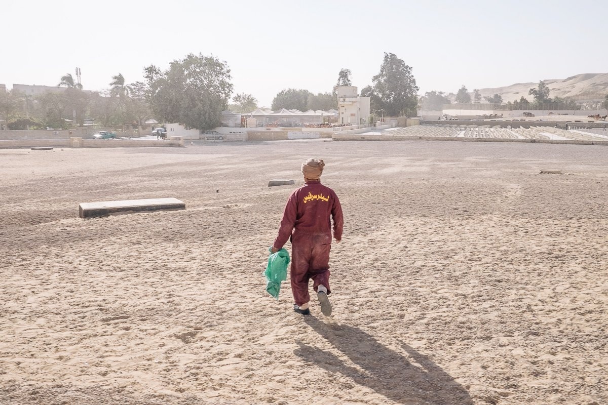 Terzza buộc phải hét lên để không bị làm phiền nữa. Tuy nhiên, anh nhận ra vấn đề sâu sa: “Khi bạn nói chuyện với người địa phương nhiều hơn, thì sẽ hiểu rõ hơn thực tế về chính trị, kinh tế, văn hóa xã hội ở đây”, anh nói.