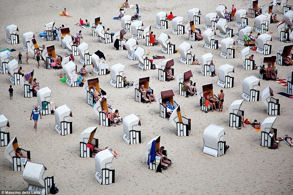 Bức ảnh chụp ở Sellin, đảo Rügen, Đức của tác giả Massimo della Latta được vinh danh trong hạng mục du lịch. Những cabin này được sử dụng phổ biến ở vùng duyên hải phía bắc nước Đức.