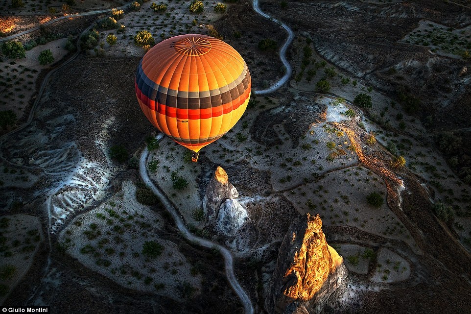 Giải về hiệu ứng màu sắc thuộc về bức ảnh khinh khí cầu Cappadocia ở Thổ Nhĩ Kỳ của Giulio Montini. Cảnh tượng 100 khinh khí cầu lần lượt bay lên không trung trong ánh mặt trời lên vô cùng ngoạn mục. Tác giả may mắn ở độ cao bên trên các khinh khí cầu và chụp được một khinh khí cầu đơn lẻ.