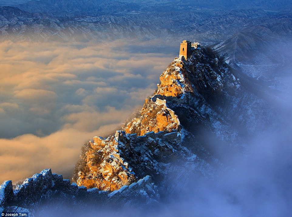 Bức ảnh bình minh trên Vạn Lý Trường Thành của Joseph Tam đọa giải ảnh du lịch.