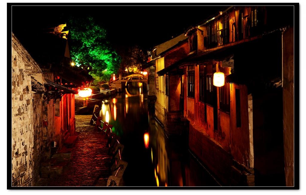 Châu Trang vốn nổi tiếng là thị trấn có dòng nước bao quanh rất đẹp và tiêu biểu cho văn hóa Giang Nam. Ảnh: Ifeng