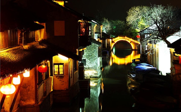 Vì vậy, nếu tới đây, du khách hãy dành thời gian để ngồi một vòng thuyền và ngắm cảnh thị trấn. Ảnh: Weixin