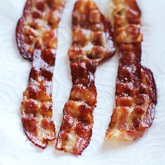 Rán thịt hun khói không dầu mỡ. Ảnh: thekitchn