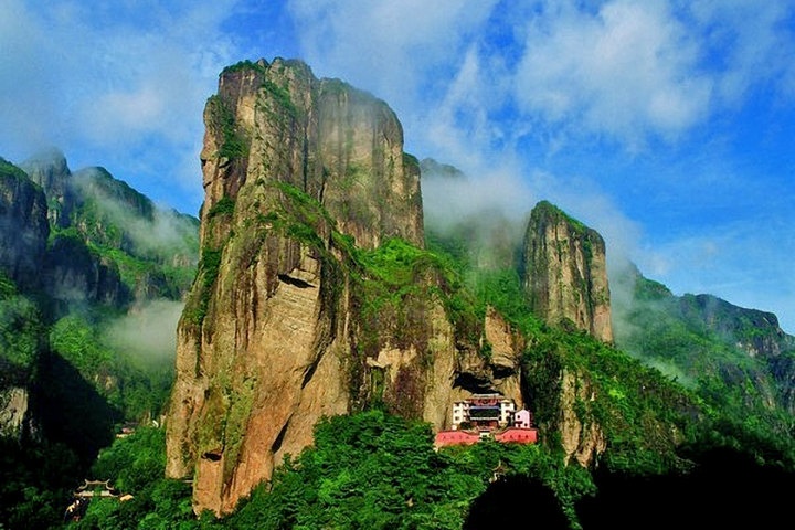 Yandang được hình thành trên nền địa chất là một ngọn núi lửa cổ xưa được hình thành từ 120 triệu năm trước. Ảnh: Sina