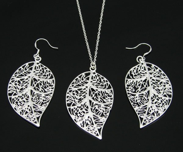 Van may ngay chu nhat (8/11) hinh anh