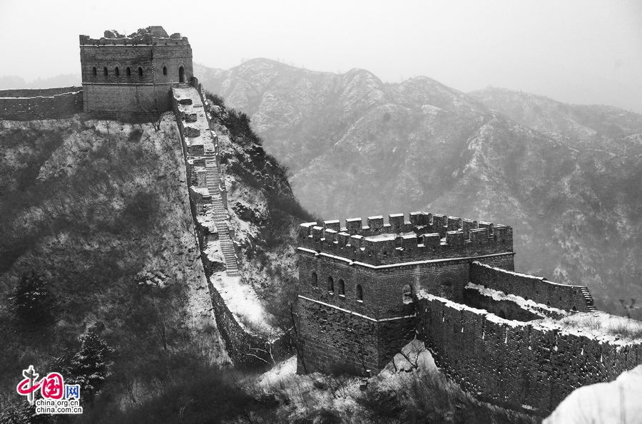 Cây cối, cảnh sắc xung quanh cũng bao phủ những bông tuyết trắng muốt .... Ảnh: Zhongguo Wang