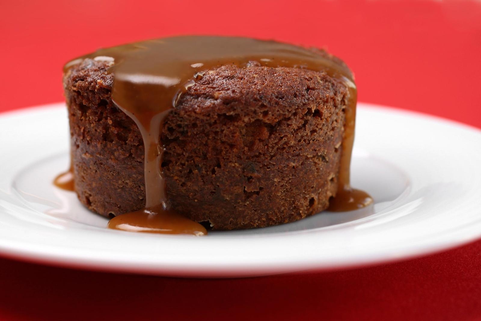 Sticky Toffee Pudding (Anh): Món bánh kẹo bơ cứng đến từ vùng Lake Ditrict, vùng tây bắc nước Anh này thuộc top những món ngon nổi tiếng nhất của xứ sở sương mù. Ảnh: Chowhound.