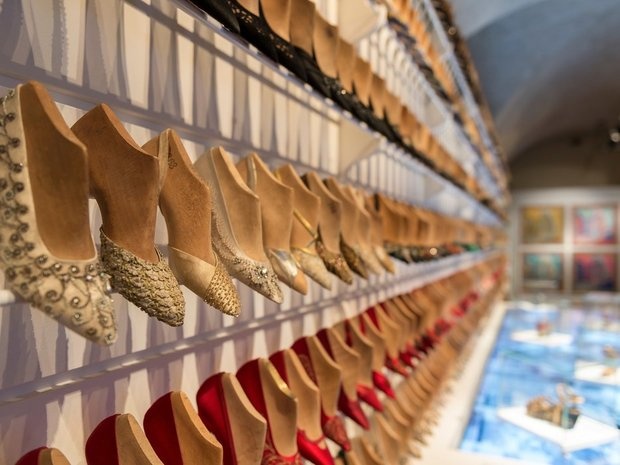 Bảo tàng Ferragamo Museo (Ý) được xây dựng để tôn vinh nhà thiết kế Salvatore Ferragamo, và là nơi trưng bày ảnh, hiện vật liên quan đến những người nổi tiếng từng sử dụng sản phẩm của Ferragamo.