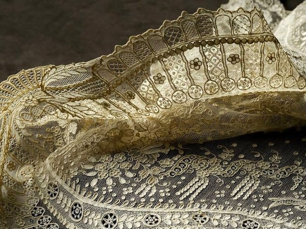 Bảo tàng mỹ thuật và ren – Museum of Fine Arts and Lace (Pháp) lưu giữ những bộ sưu tập ren tuyệt vời nhất.