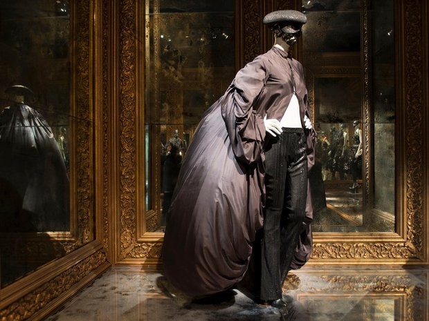 Bảo tàng Victoria and Albert (Anh) là bảo tàng nghệ thuật trang trí và thiết kế lớn nhất thế giới.