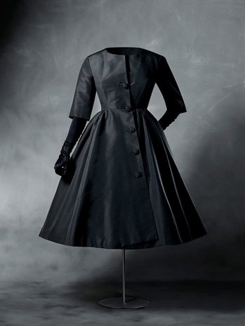 Bảo tàng Balenciaga (Tây Ban Nha) sẽ khiến bạn ngây ngất trước những chiếc váy, áo độc đáo của người nghệ sĩ sáng tạo không ngừng và luôn gây bất ngờ cho làng thời trang. 