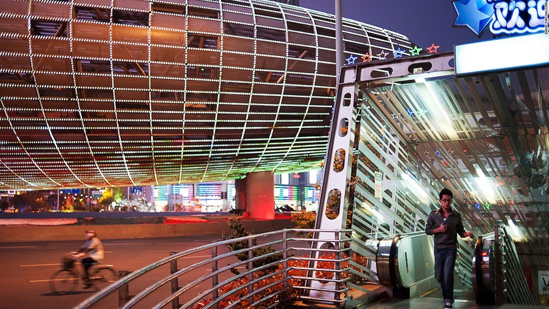 Hệ thống tàu điện Tam Môn ở Thượng Hải, một trong những hệ thống tàu điện lớn nhất thế giới.