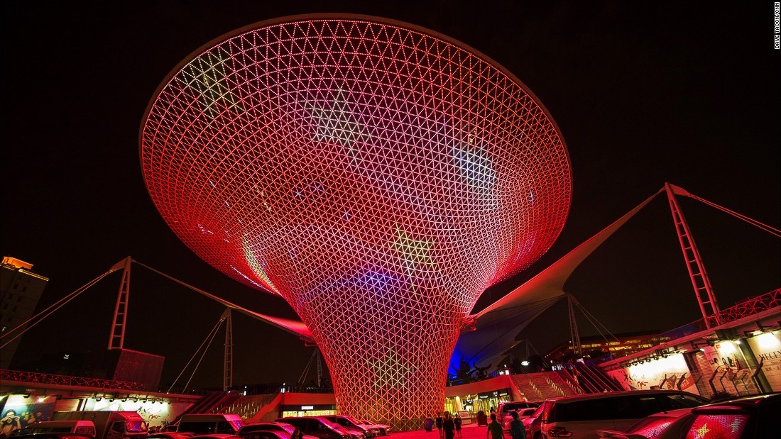 Trục Hội chợ Thế giới Thượng Hải lung linh ánh đèn.