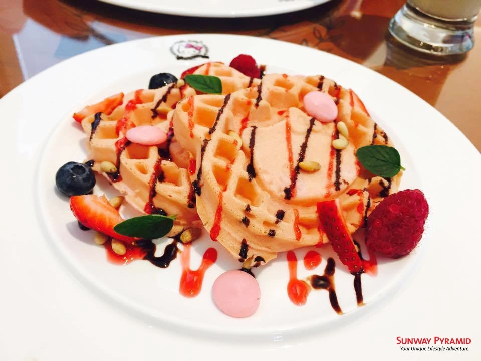 Món bánh Waffles nhìn không nỡ ăn.